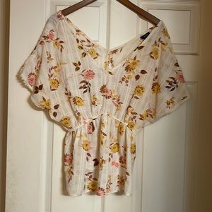 Daytrip Floral Dolman Peplum Top Size M